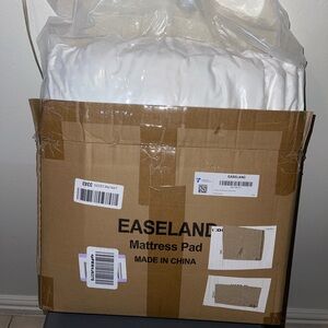 EASELAND Queen Size Mattress Pad Pillow Top Cover Quilted Fitted Mattress